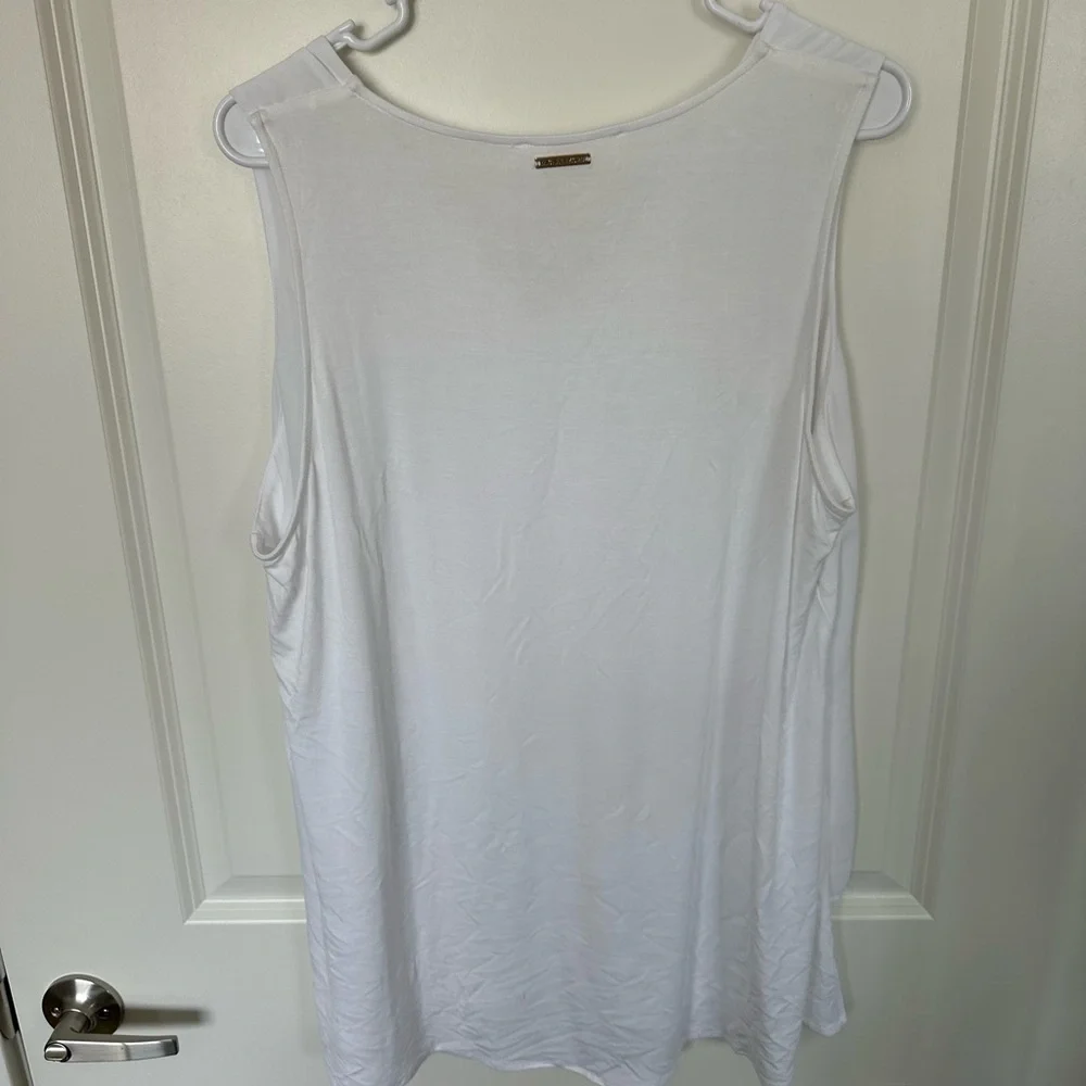 Michael Kors - XL - White Sleeveless V-Neck Top - Picture 2 of 2